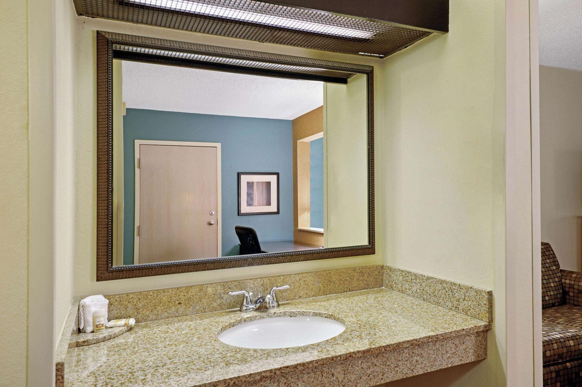 La Quinta Inn By Wyndham Columbia Se Fort Jackson Zewnętrze zdjęcie