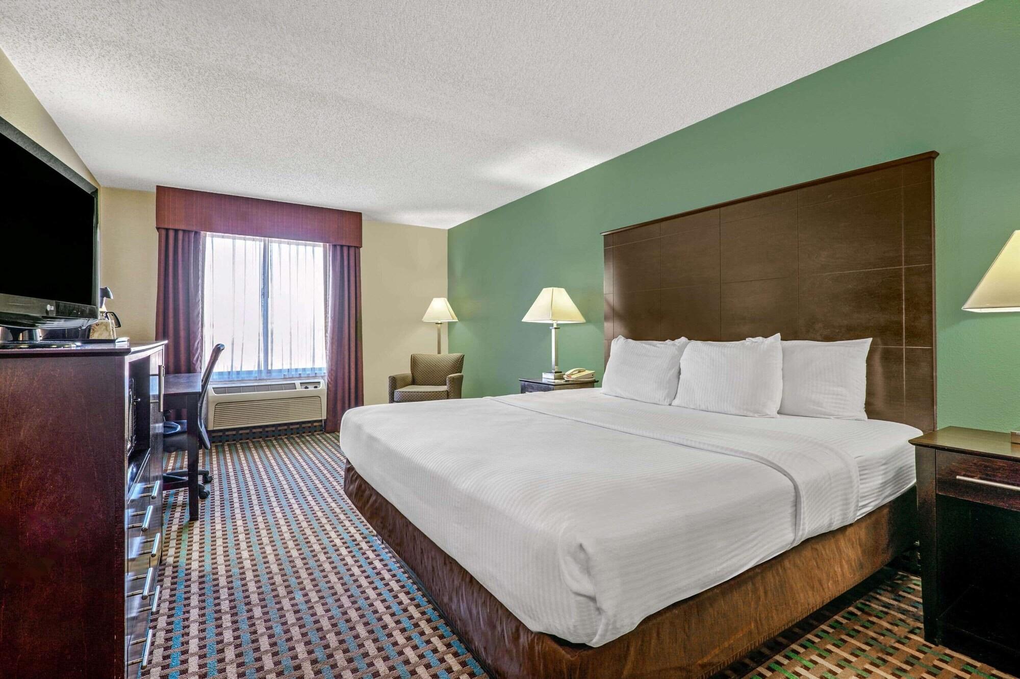 La Quinta Inn By Wyndham Columbia Se Fort Jackson Zewnętrze zdjęcie
