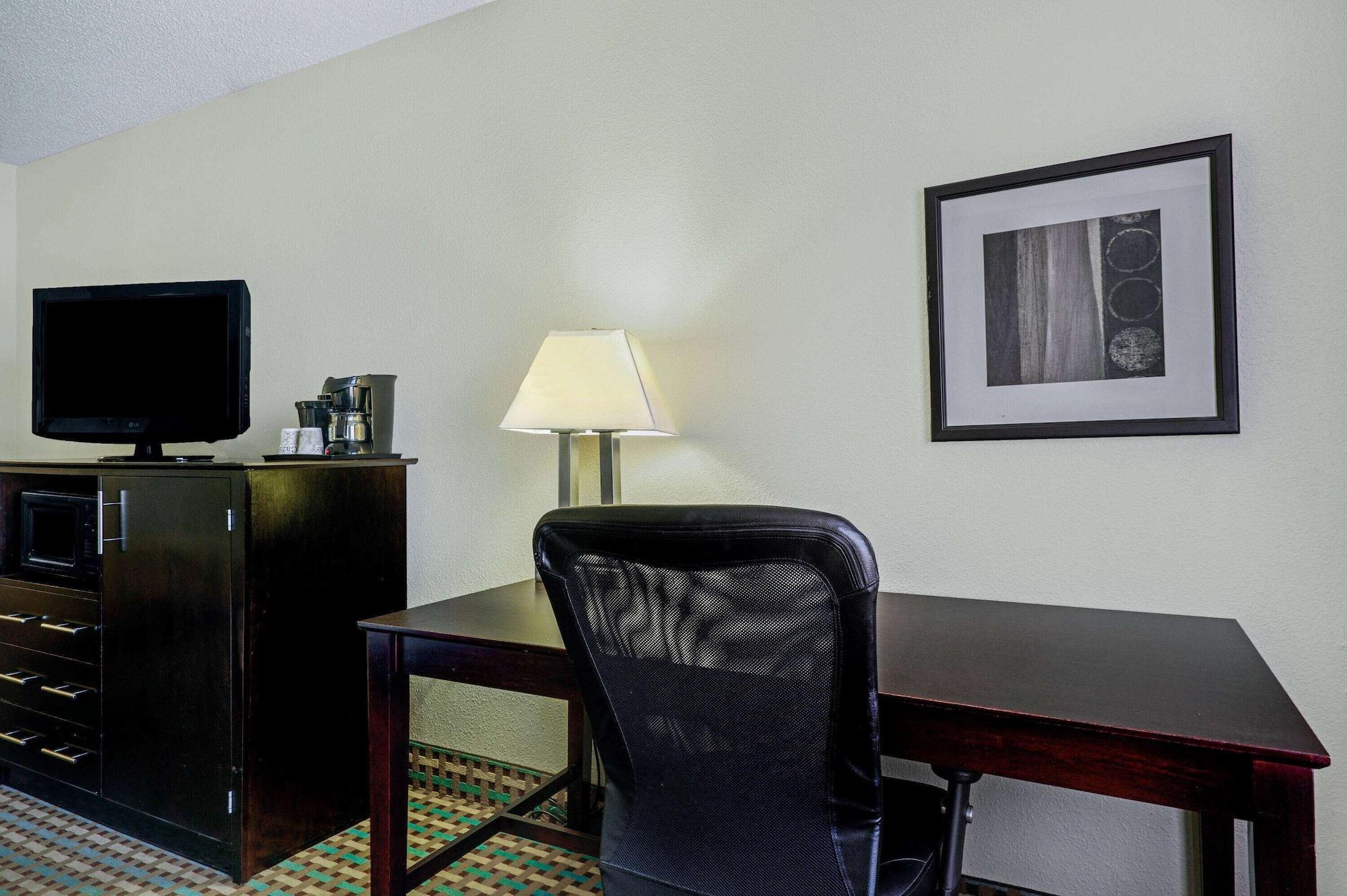 La Quinta Inn By Wyndham Columbia Se Fort Jackson Zewnętrze zdjęcie