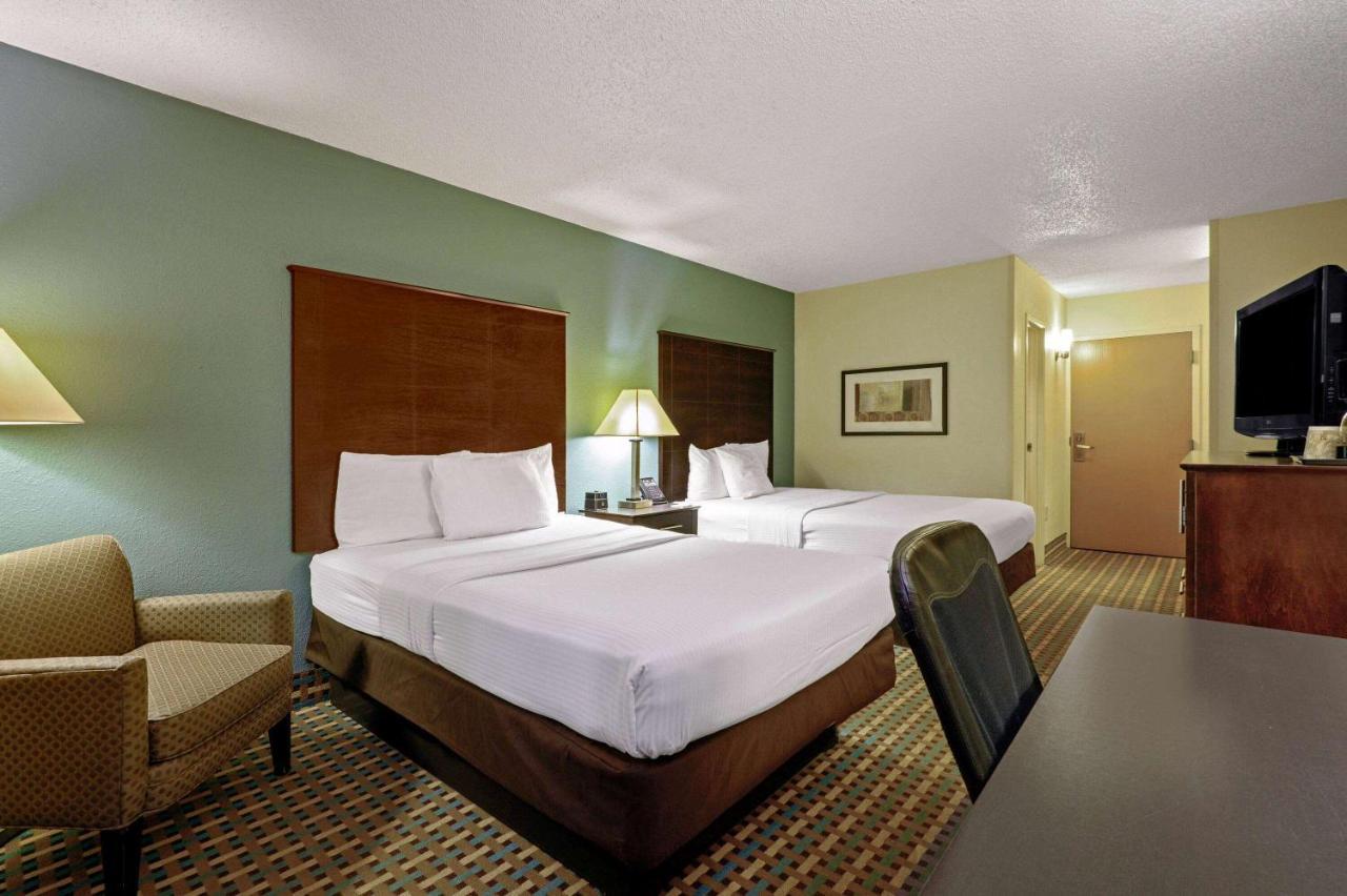 La Quinta Inn By Wyndham Columbia Se Fort Jackson Zewnętrze zdjęcie