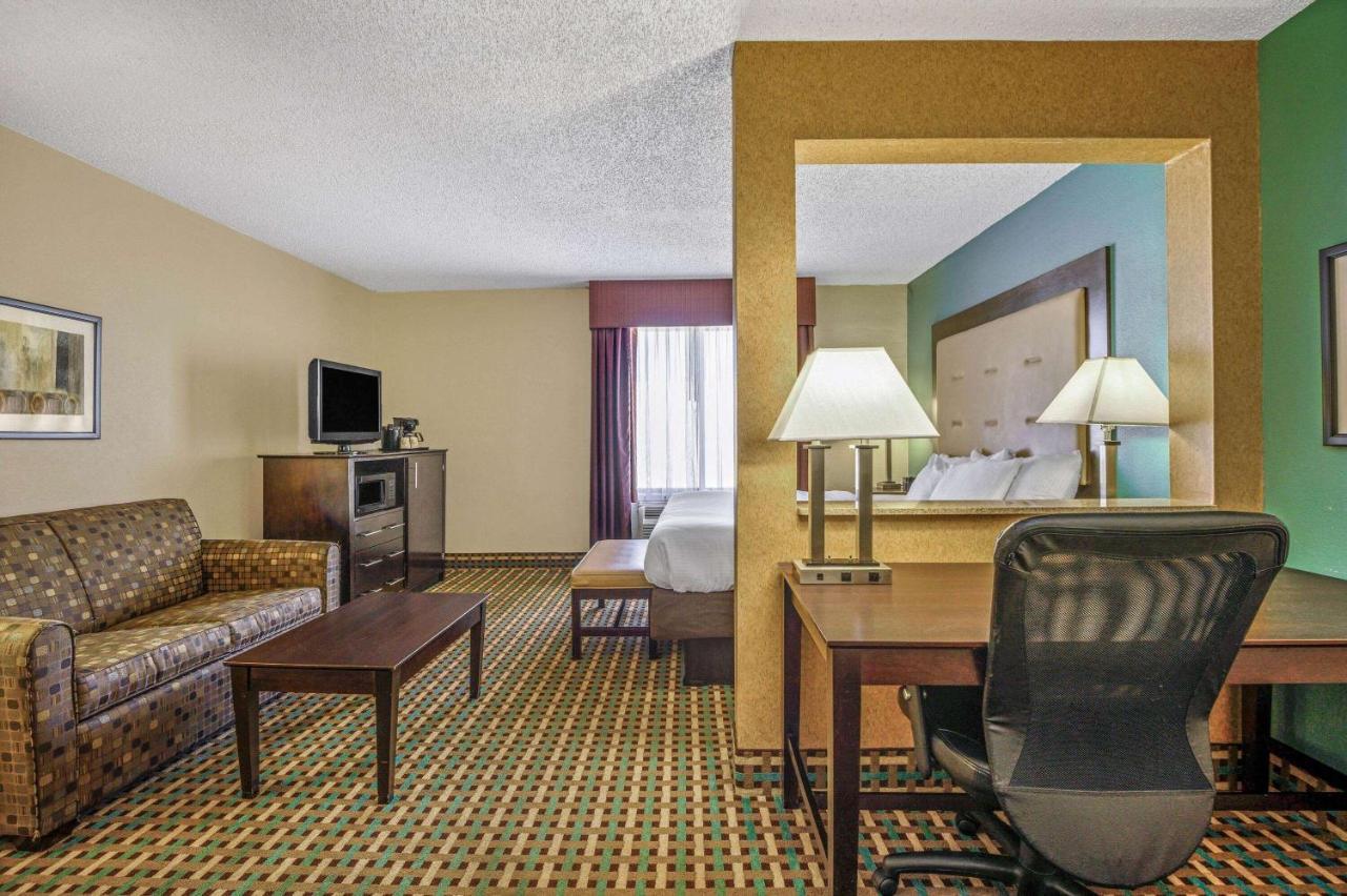La Quinta Inn By Wyndham Columbia Se Fort Jackson Zewnętrze zdjęcie